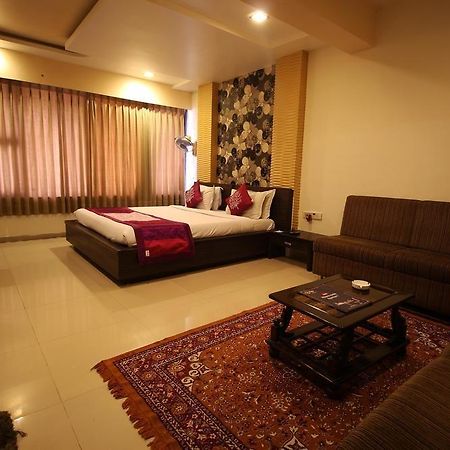 Oyo Premium Law Garden C G Road Hotel Ahmedabad Exterior photo