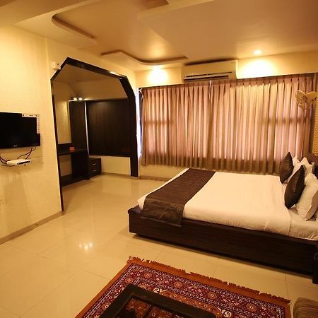Oyo Premium Law Garden C G Road Hotel Ahmedabad Exterior photo
