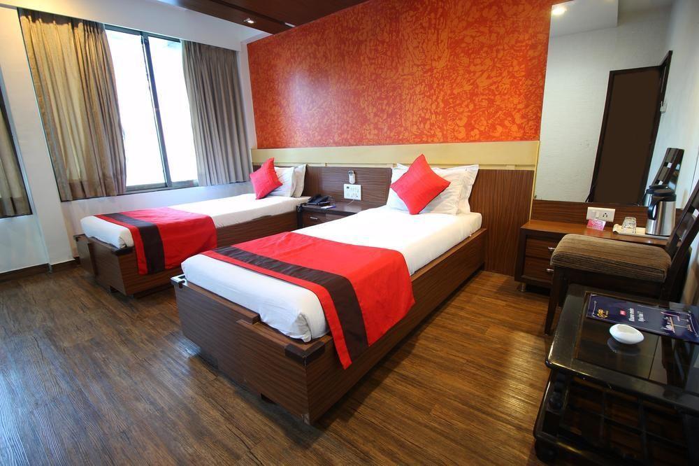 Oyo Premium Law Garden C G Road Hotel Ahmedabad Exterior photo