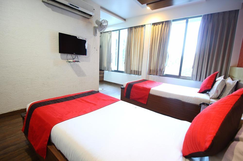 Oyo Premium Law Garden C G Road Hotel Ahmedabad Exterior photo