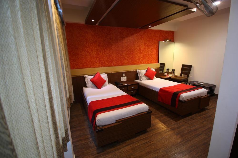 Oyo Premium Law Garden C G Road Hotel Ahmedabad Exterior photo